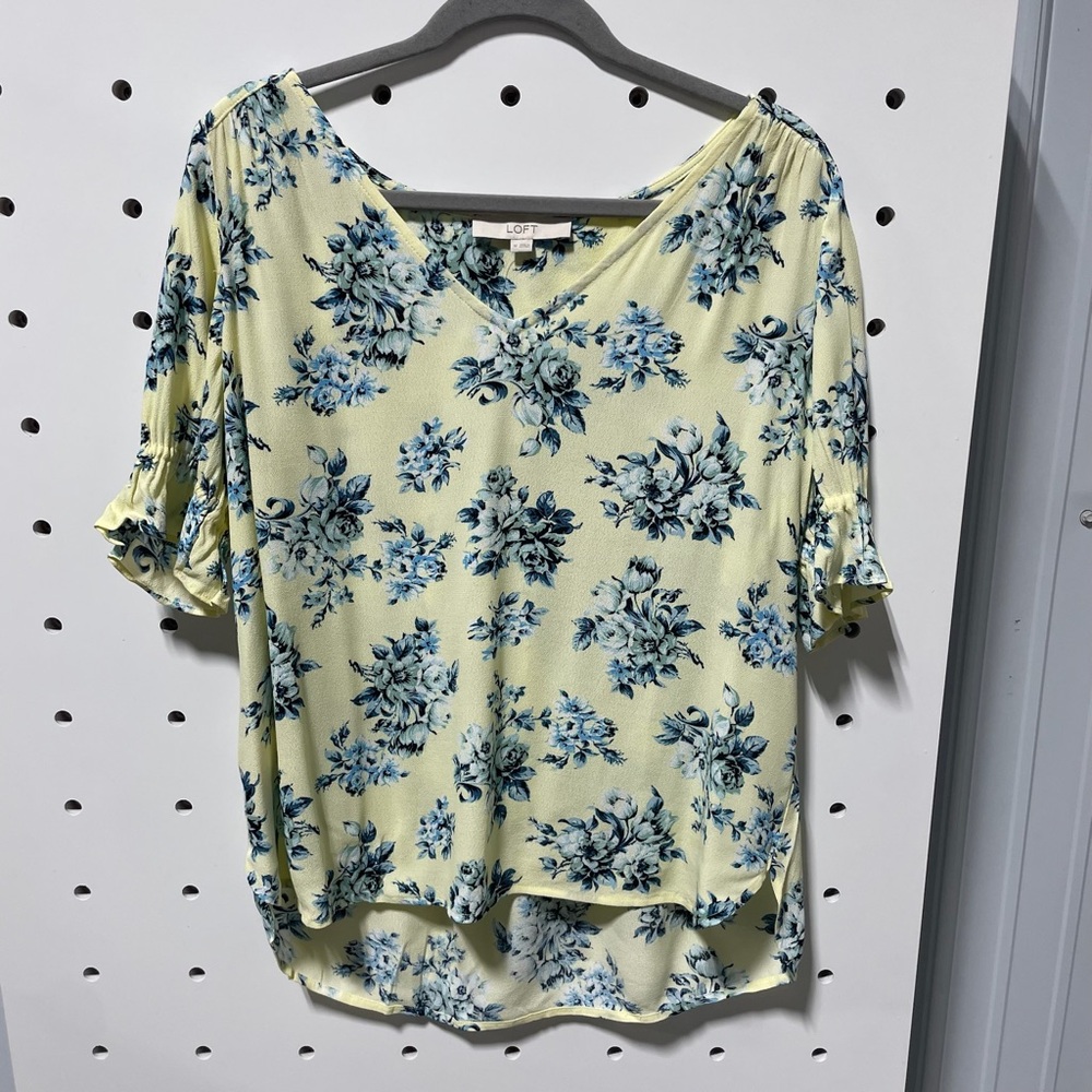 NWT LOFT Women's Floral Top Cream and Blue Size M